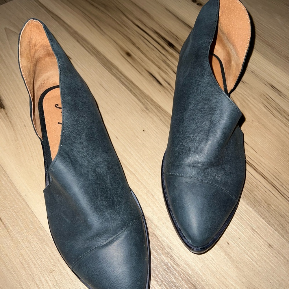 Free people flats